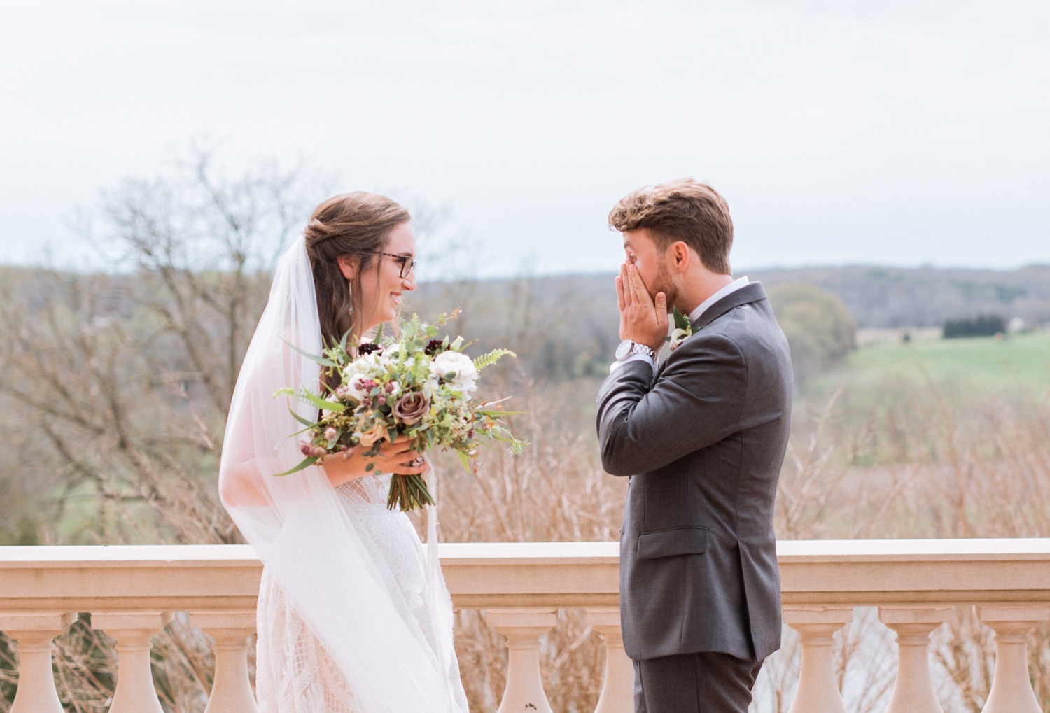 Bride and groom have heartwarming first look at the Estate at River Run