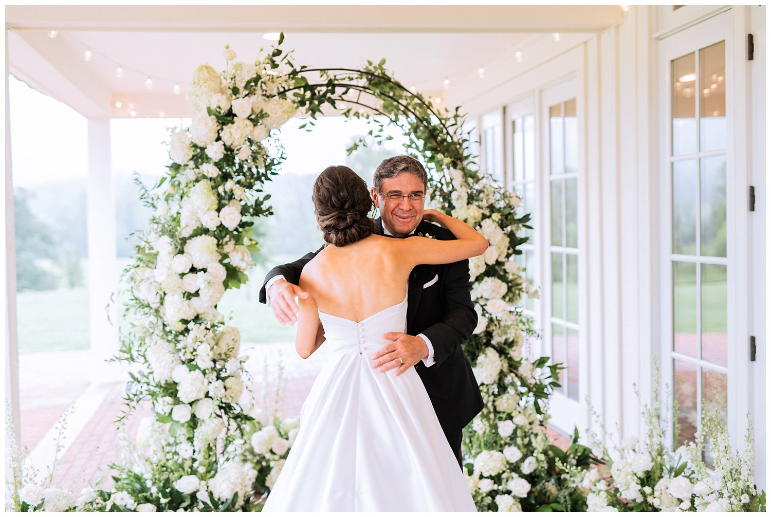 Bride's first look with her dad at summer wedding in Charlottesville