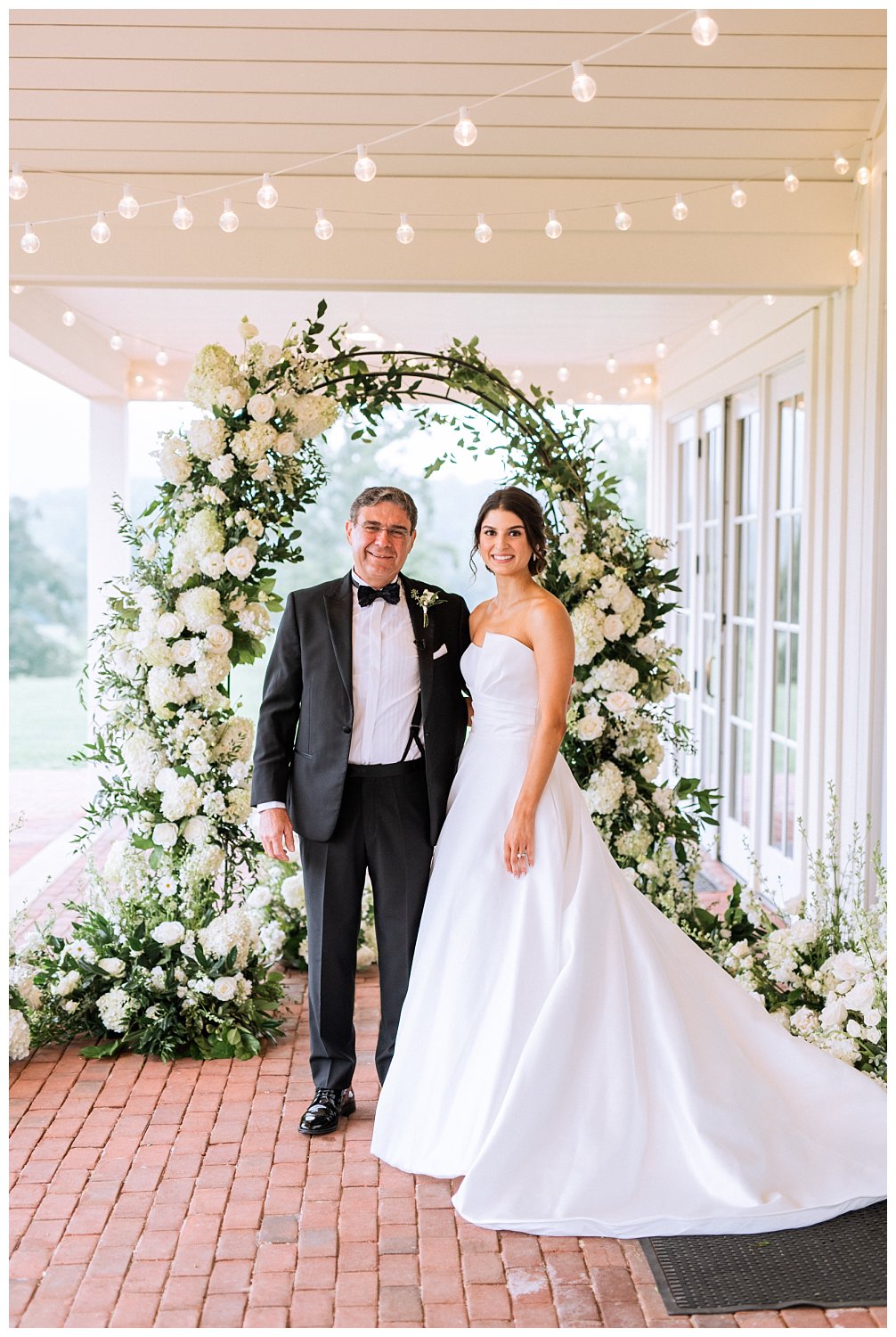 Bride's first look with her dad at summer wedding in Charlottesville