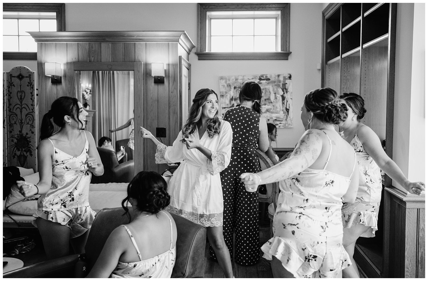 Bride and bridesmaids getting ready at Castle Hill Cider Wedding